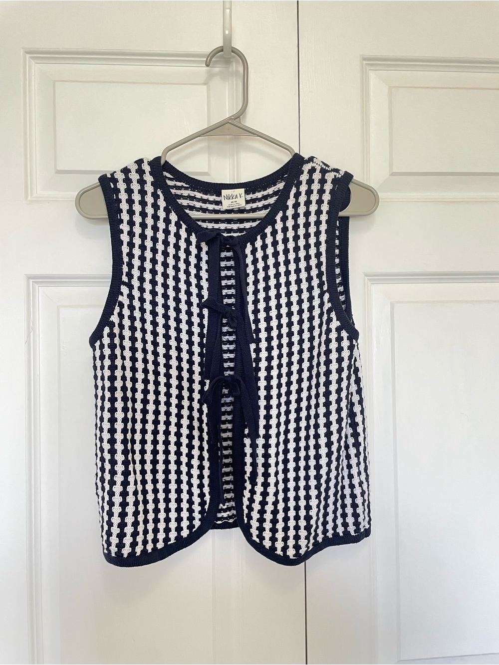Nikka K Navy and White Knit Sleeveless Vest